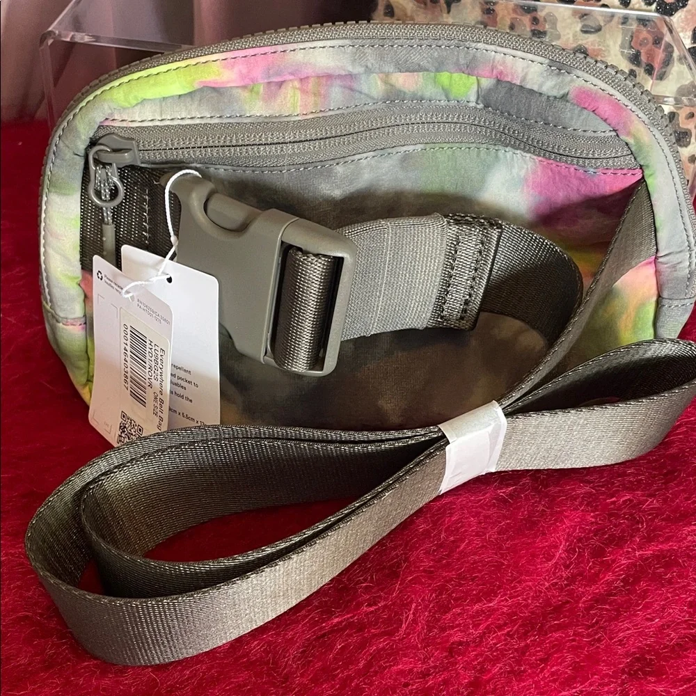 LULULEMON EVERYWHERE 1LTR HYPER TIE-DYE MULTI ROVER BELT BAG GREEN PINK & GRAY